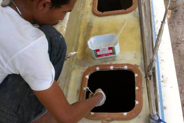 Smearing "hairy" epoxy mud into the hatch mounting holes