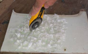 Cutting up fiberglass cloth into fine fibers to reinforce mud