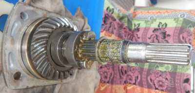 Saildrive top (left) with bearing, gear, dog-clutch & shaft