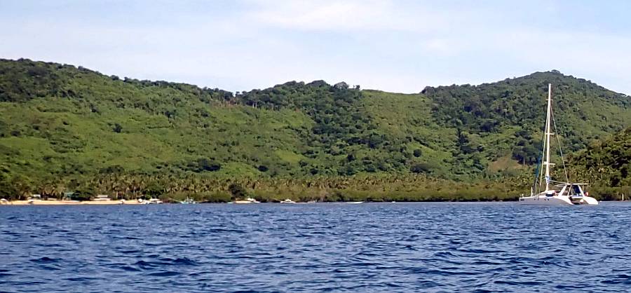 Ocelot anchored in Munoz Bay, Iloc Island