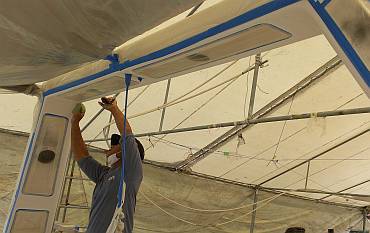 Pla cleaning the masked off targa-bar before the gelcoat spray