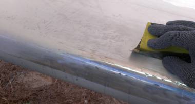 After polishing, a ripple pattern has to be sanded out of the mast