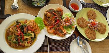 Spicy seafood, Penang curry prawns, & crab cakes - Yum!